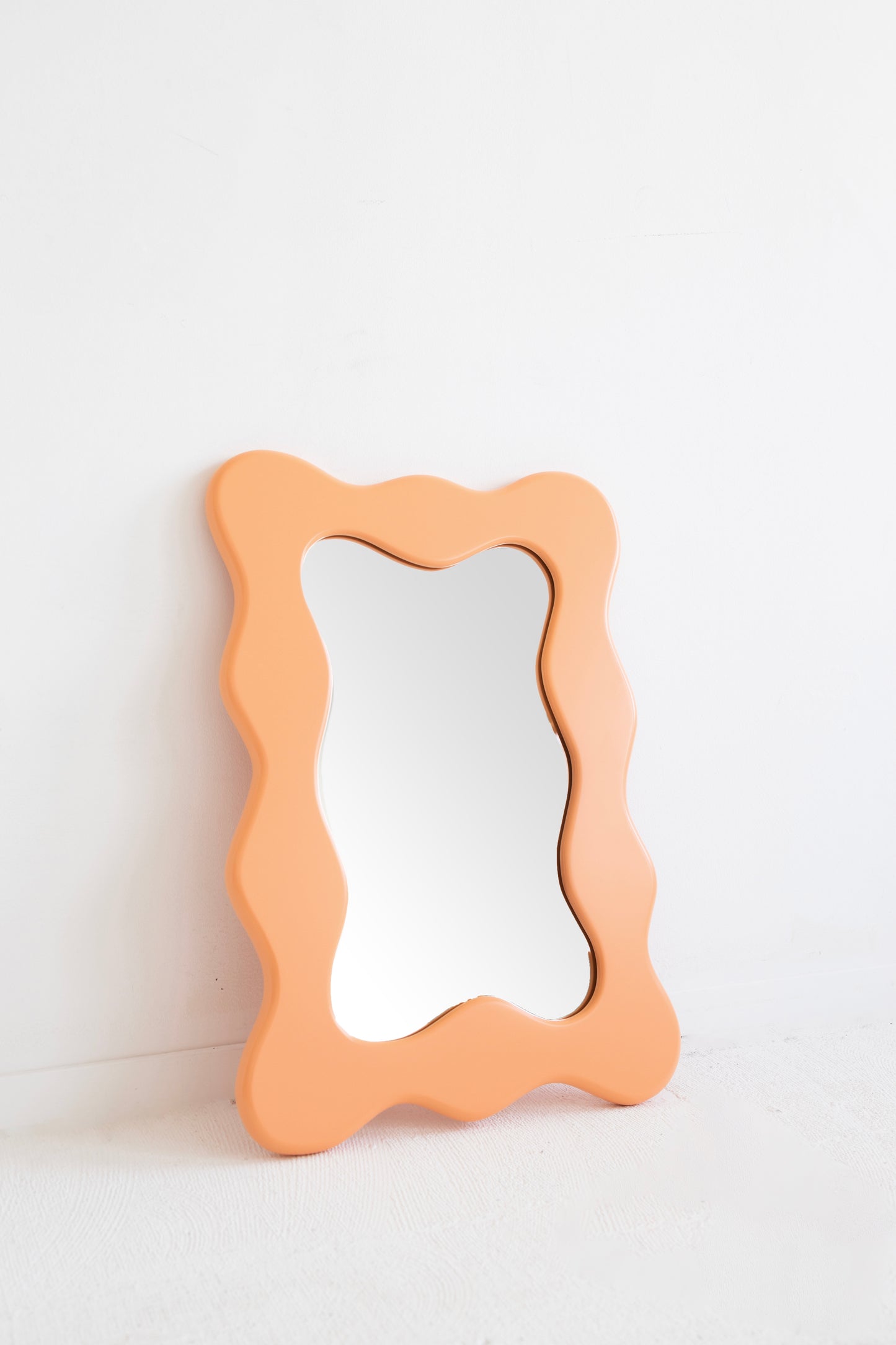 CELEBRATE LIFE WAVY MIRROR - Midi